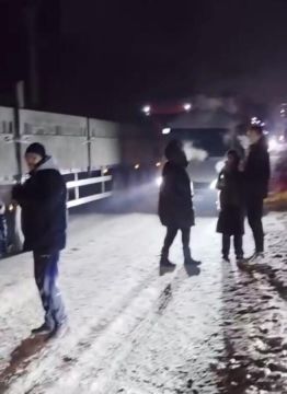 В Днепропетровске жители перекрыли дорогу из-за долго отсутствия света