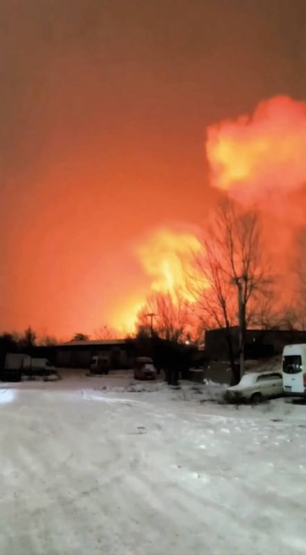 Пожар на месте взрыва в Кривом Роге