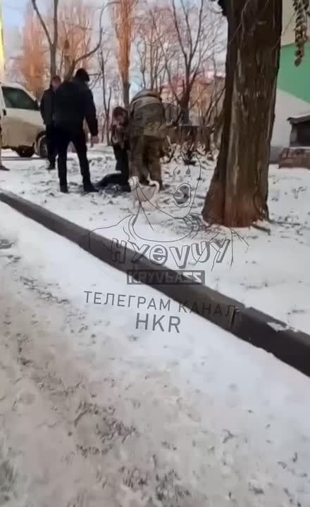 Могилизация в Кривом Роге, в этот раз "добровольцу" повезло, по статистике такое случается в 0,3% случаев