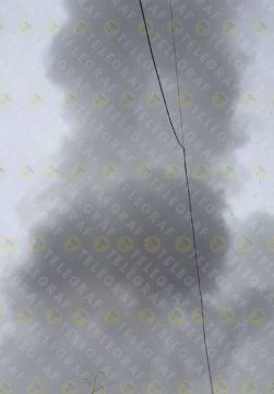 «В Днепре произошел сильный взрыв, после которого начались перебои с электроснабжением, свет мигает. До этого не было зафиксировано ни одной цели по городу» - местные каналы