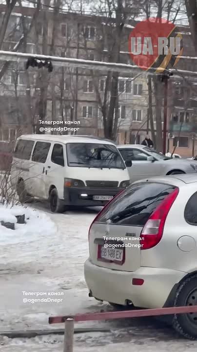 Полная драматизма и боли сцена из Днепропетровска: там людоловы погнались за очередной жертвой, но за него криком вступилась проходившая мимо женщина, а другой мужчина пригрозил спустить на людоловов собаку