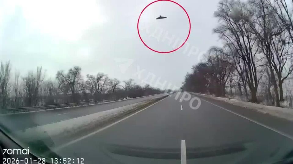 Видеорегистратор запечатлел пролёт российского БПЛА над трассой