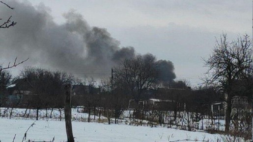 В селе Самарское Павлоградского района Днепропетровской области российский беспилотник поразил объект противника — на месте удара сильный пожар