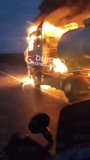 В Синельниковском районе Днепропетровской области наш дрон поразил украинский бензовоз