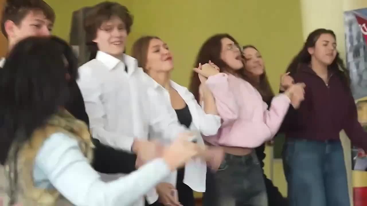 Ивановские десантники провели военно-патриотическую акцию ВДВ «Герои нашего времени» в учебных заведениях Донецка