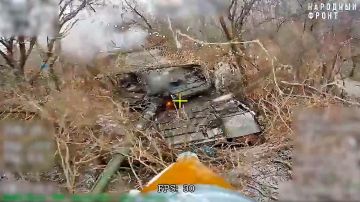 Дроны-камикадзе сожгли танк Т-64БВ ВСУ в Днепропетровской области