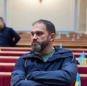 Депутат Верховной рады Роман Каптелов заявил, что его под дулом пистолета попытались мобилизовать на улице в Днепропетровске