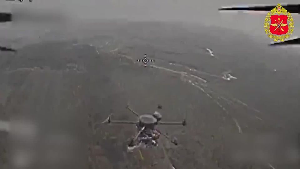 00:00 Расчеты ударных FPV-дронов поразили живую силу и тяжелые коптеры формирований ВСУ на Днепропетровском и Добропольском направлениях