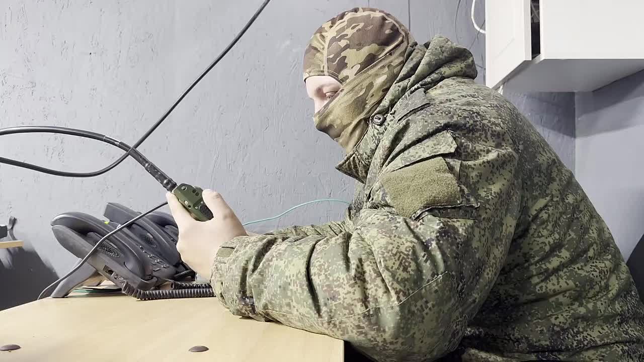 Бойцы группировки войск «Днепр» используют отечественные средства связи в Херсонской области