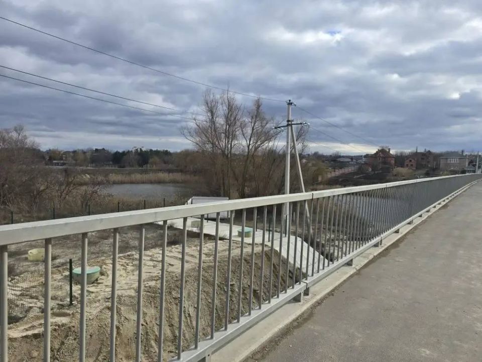 Виктория Абрамченко: Вместе с депутатом Ростовской-на-Дону городской Думы Виктором Чигвинцевым и главой Первомайского района города Сергеем Ковшиковым посетила несколько объектов, созданных в рамках Народной программы партии...