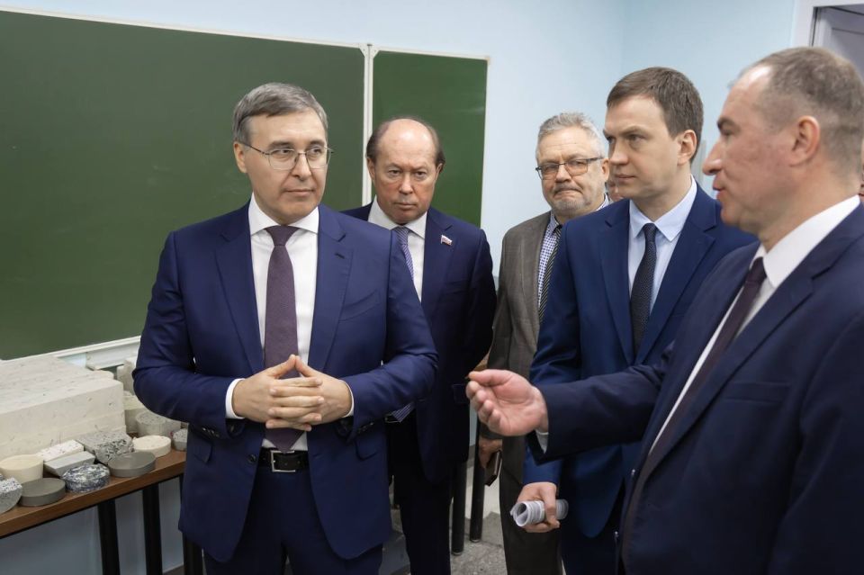 Валерий Фальков посетил Ульяновский государственный технический университет, где идет подготовка инженеров для авиастроительной отрасли страны