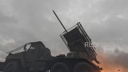 Андрей Руденко: Расчёт реактивной системы залпового огня БМ-21 «Град» самоходного артиллерийского полка 90-й гвардейской танковой дивизии группировки войск «Центр» нанёс площадной артиллерийский удар по позициям формирований...