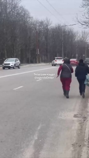 — Вы что делаете? Отпустите человека