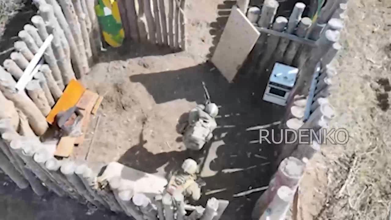 Андрей Руденко: Военнослужащие штурмовых подразделений мотострелкового полка 58-й гвардейской общевойсковой армии из состава ГрВ «Днепр» совершенствуют боевую выучку на одном из полигонов в тыловой зоне проведения СВО в...