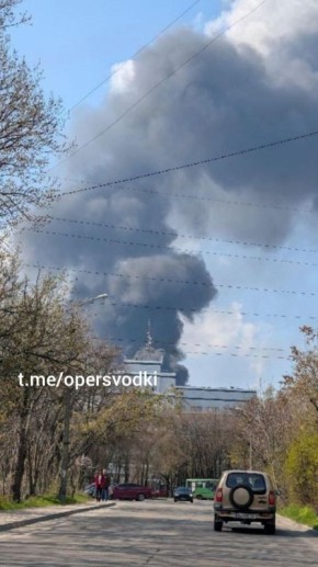 В пригороде Днепропетровска был зафиксирован удар «Геранями» по объекту инфраструктуры, начался сильный пожар