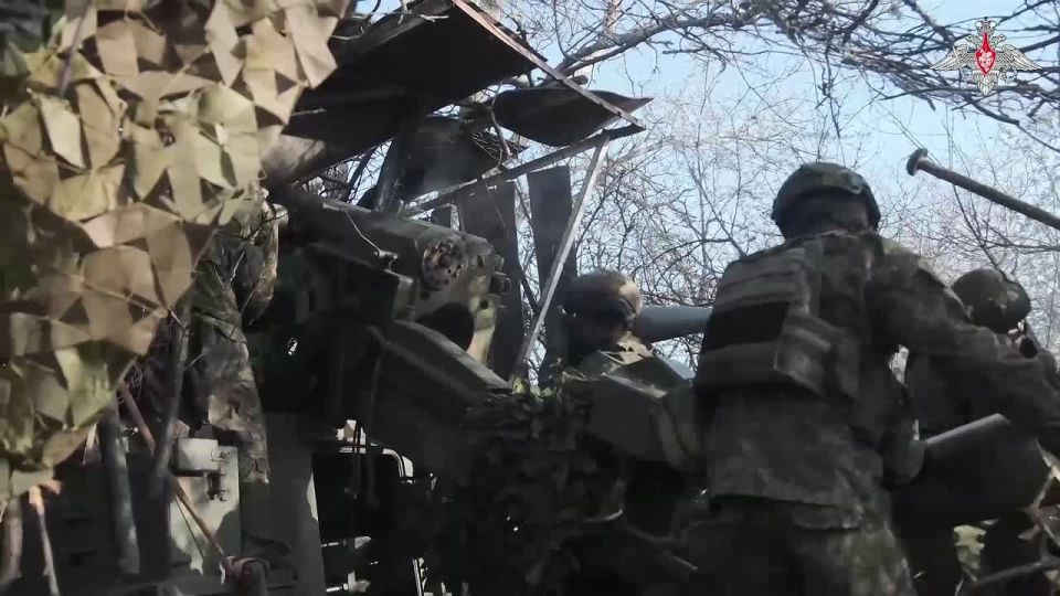 Минобороны России: 00:00 Расчеты САУ «Акация» группировки «Восток» уничтожили замаскированные укрытия и пулеметные точки ВСУ в Запорожской области