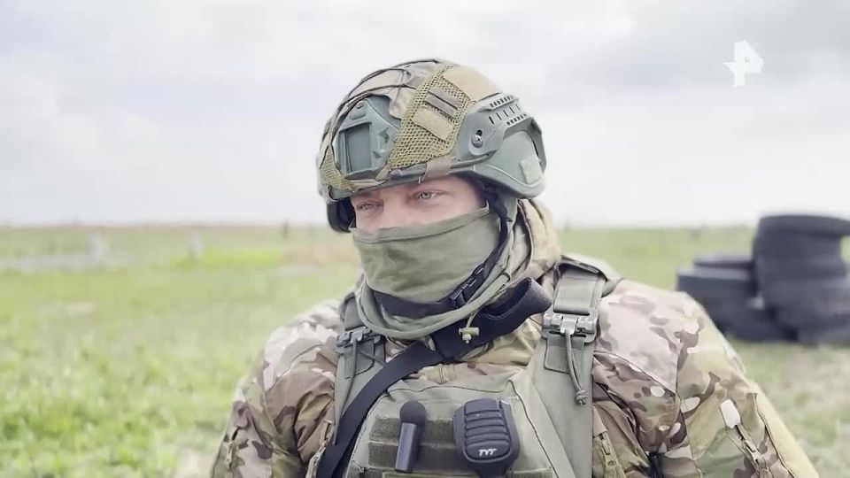 На одном из полигонов группировки войск "Днепр" продолжается ежедневная боевая подготовка военнослужащих, сообщили в Минобороны РФ