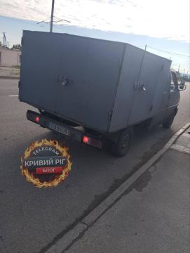 У ТЦК в Кривом Роге появился "бус-гараж" с замками, сообщают украинские СМИ