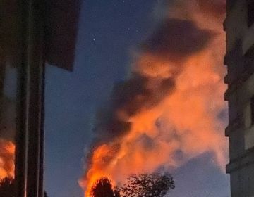 Подписчик сообщает, что после мощного взрыва в районе Павлограда сильный пожар