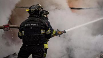 В оккупированном Запорожье бушует пожар. Новости СВО
