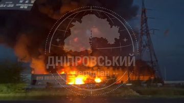 Видео с пожаром после удара по терминалу "Новой почты" в Самаре (Новомосковске) Днепропетровской области