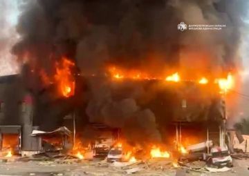 Тем временем продолжает полыхать поражённый объект в Кривом Роге
