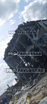 Еще кадры пораженных в результате атаки ВС России складов ВСУ в Павлограде