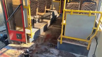 В Запорожской области украинский беспилотник атаковал гражданский автобус, перевозивший работников Днепрорудненского железорудного комбината со смены домой