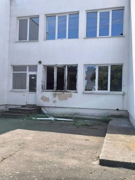 Губернатор Запорожской области Евгений Балицкий сообщил, что ВСУ нанесли удар по средней общеобразовательной школе в селе Водяное Каменско-Днепровского округа