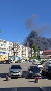 После прилёта ракеты в Павлодаре Днепропетровской области начался большой пожар