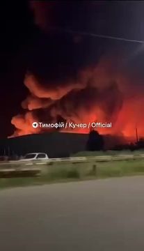 В результате удара БпЛА загорелся крупный склад в пригороде Днепра