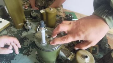 Сапёры отряда «БАРС-11» группировки войск «Днепр» проводят разминирование дорог в Запорожской области