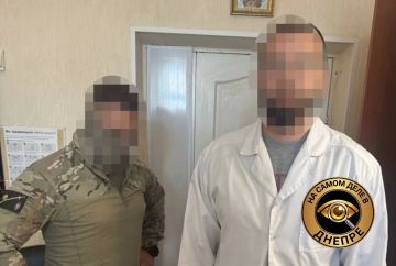 Врач вместе с сообщниками требовали 7 тысяч долларов за "эвакуацию" военного из части на Днепропетровщине