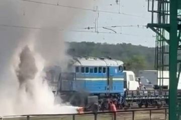 Появились кадры последствий ракетно-дронового удара в районе станции Эрастовка Днепропетровской области