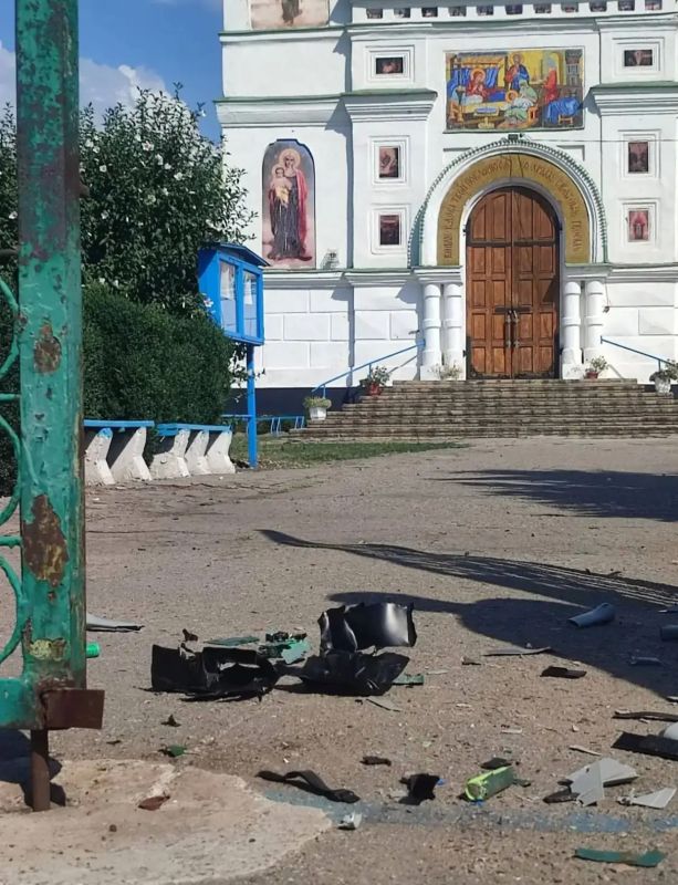 Беспилотник ВСУ атаковал храм в Каменке-Днепропетровской, когда там находилась семья священника