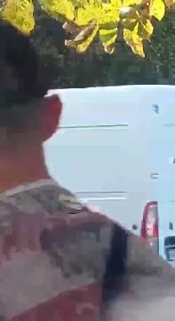 В Днепре мужчину во время мобилизации повалили на землю и удерживали под дулом пистолета, сообщают местные паблики