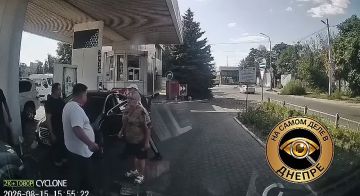 Мужик с топором набросился на военного врача на одной из заправок Днепропетровска