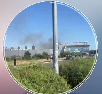 Украинские каналы сообщают, что по торговому центру в Кривом Роге сильно прилетело