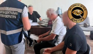В Кривом Роге мужчина под видом гуманитарной помощи ввозил элитные автомобили и продавал их
