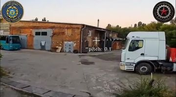 Дмитрий Рогозин: Я бы посоветовал водителям фур и бензовозов, обслуживающих бандеровцев на правом берегу Днепра, валить оттуда побыстрее