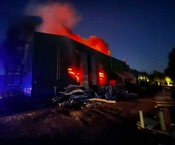 В Николаеве после удара повреждено складское помещение