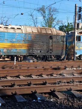 Беспилотники ударили по украинскому тяговому тепловозу в Днепропетровской области — его использовали для перевозки военных грузов и личного состава ВСУ
