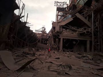 Результат прилета баллистики по металлургическому комбинату "Камет-сталь" в городе Каменское Днепропетровской области прошедшей ночью