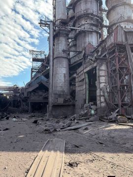 Последствия ночных прилётов по металлургическому заводу в Днепродзержинске (Каменское)