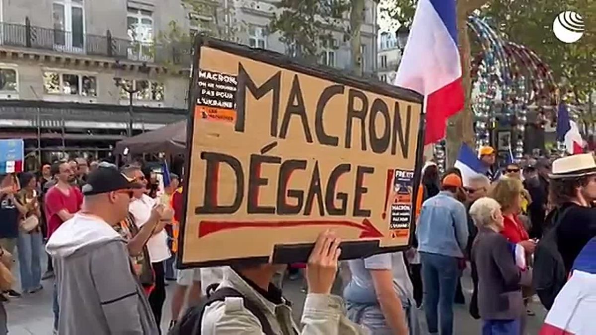 В Париже прошел митинг против поддержки Украины