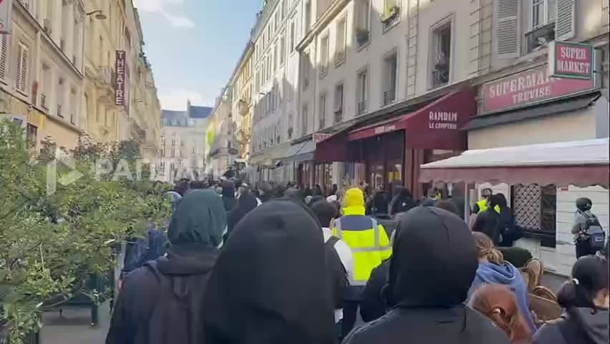 В столице Франции продолжаются уличные протесты