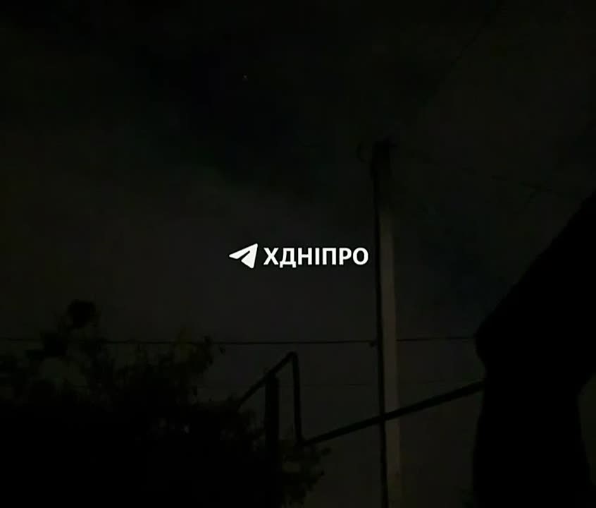 Днепропетровск остался без света и воды после российского удара В Днепропетровске сообщают о масштабных пожарах и перебоях с электричеством и водоснабжением после удара ВС РФ. Местная администрация ранее признала...