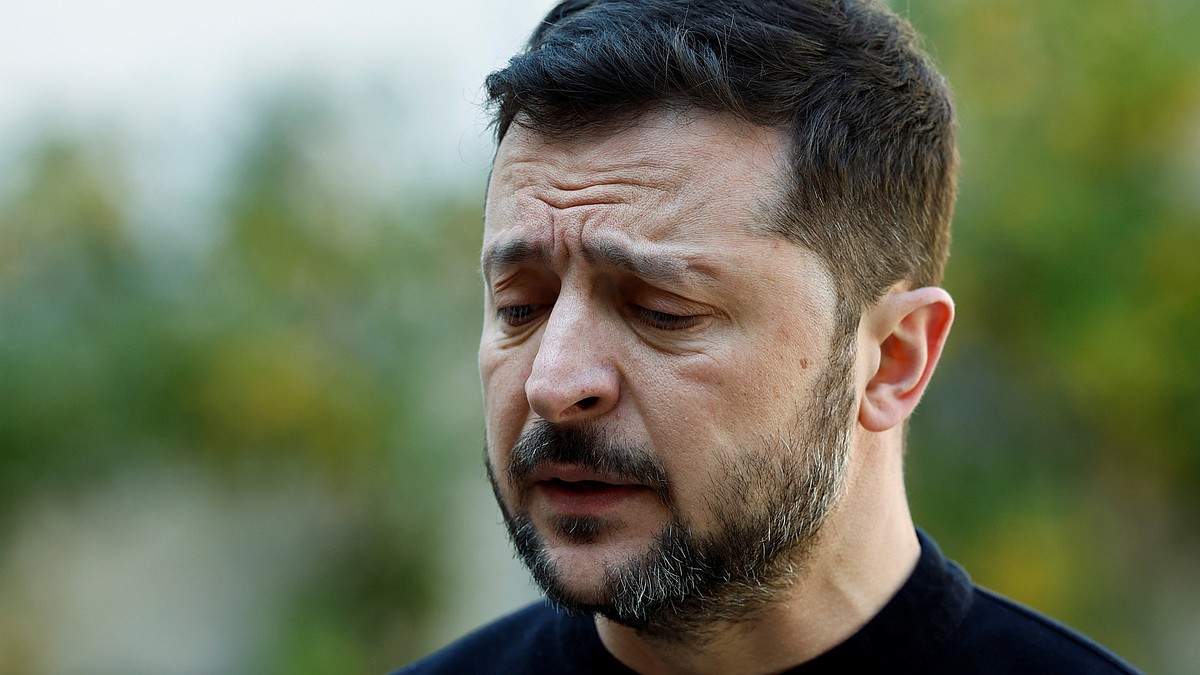 Зеленский сообщил о сложной ситуации с электроснабжением в регионах Украины
